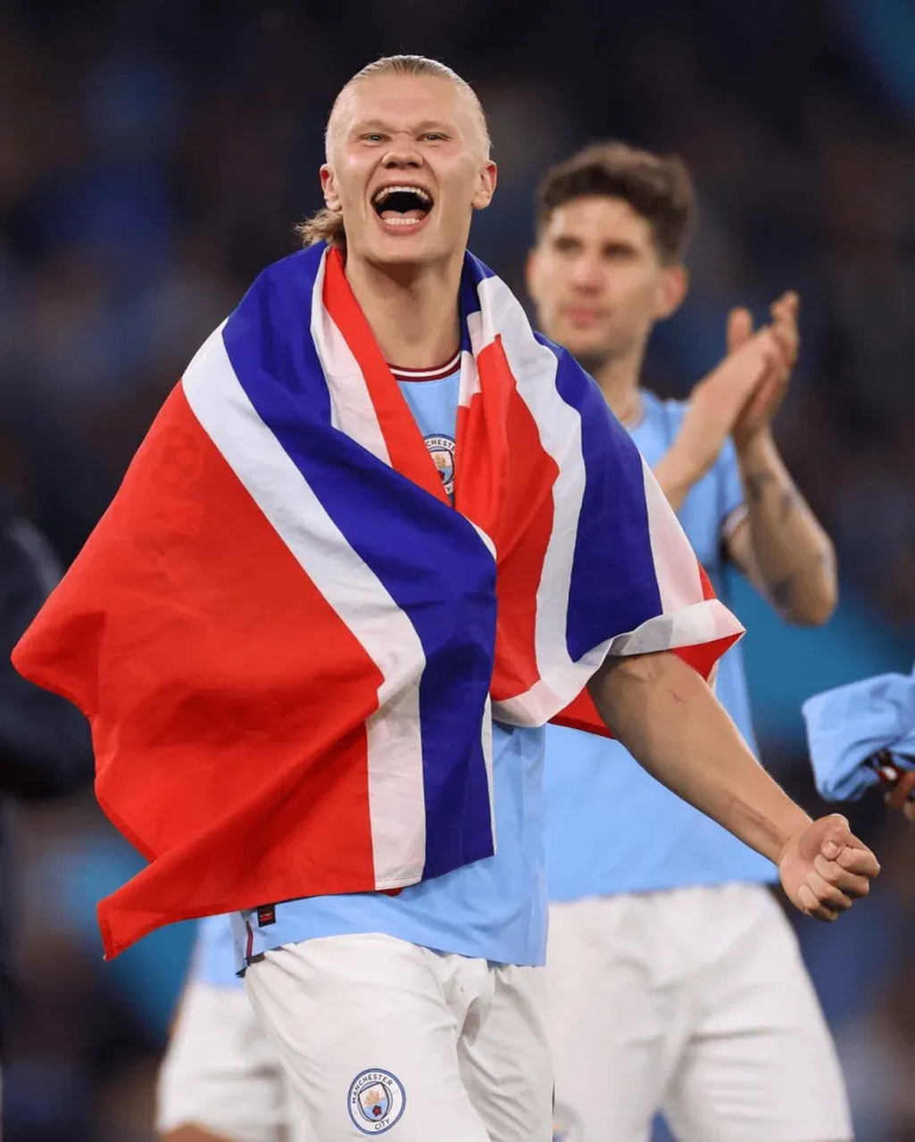 庆祝挺进欧冠决赛,哈兰德ins晒"死亡俯视"自拍:真开