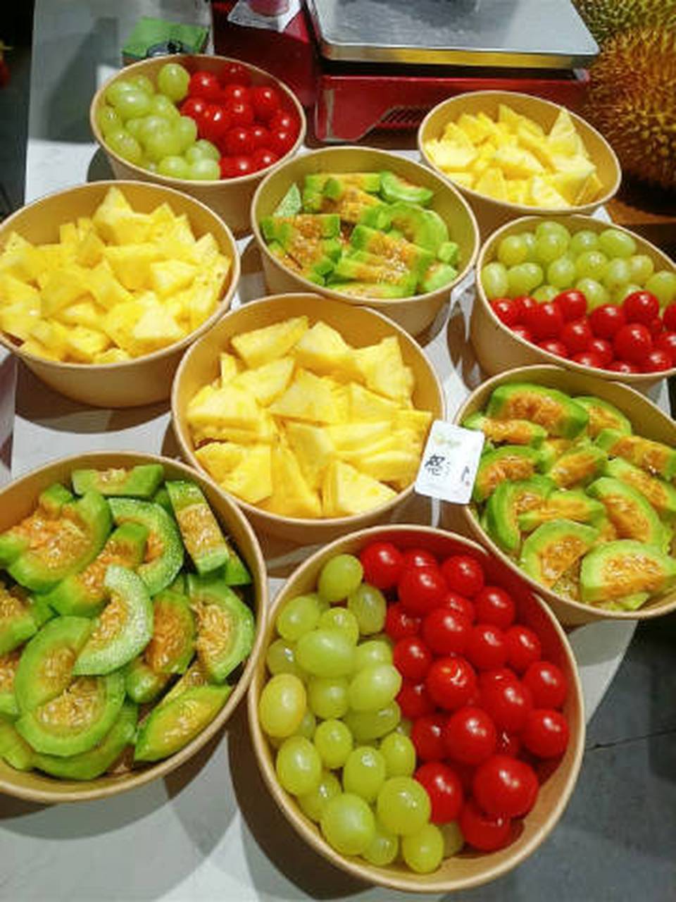 快乐的定义有很多 如果吃水果会很快乐的话 那么有人切水果会更幸福.