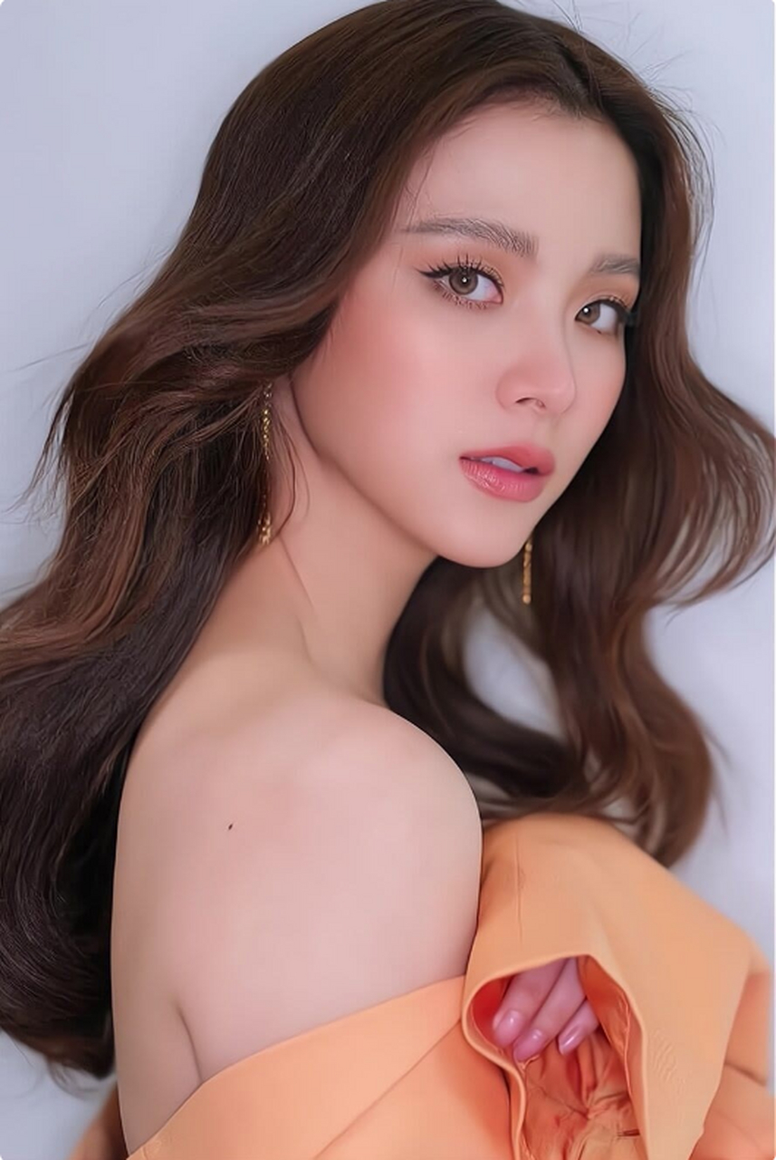 平彩娜是泰国一位清纯迷人的女演员,拥有一张非常漂亮的脸蛋!