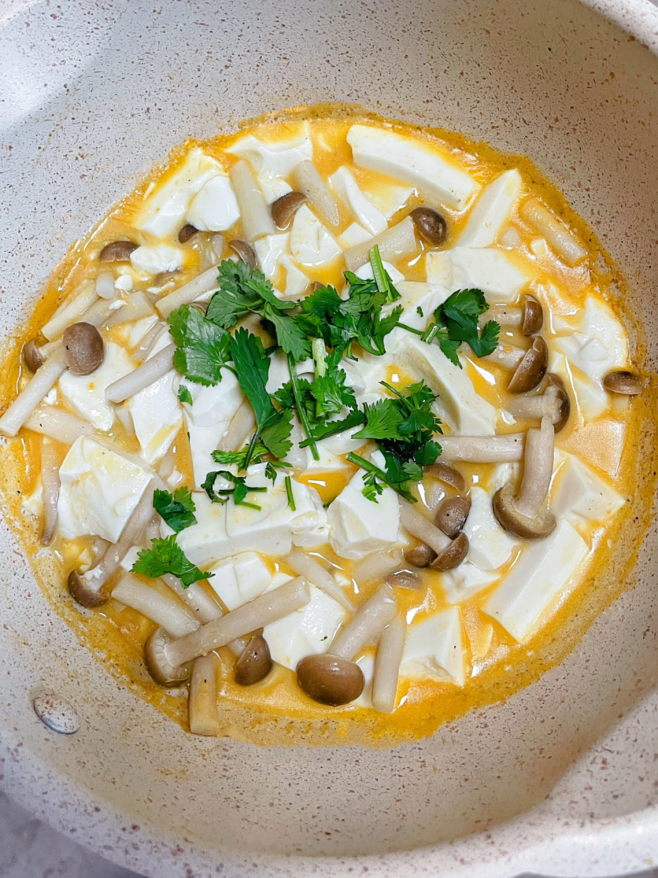 所有减肥的姐妹们都去喝这个菌菇豆腐汤! 嫩滑爽口!咸香美味!