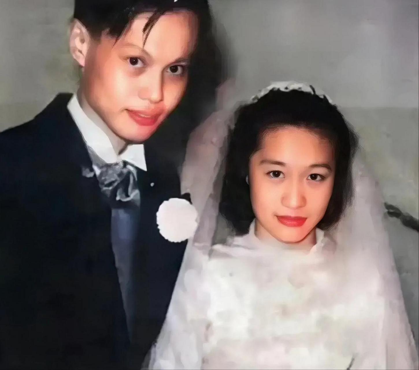 翁帆跟杜致礼相貌神似,脸型和神态几乎一模一样.