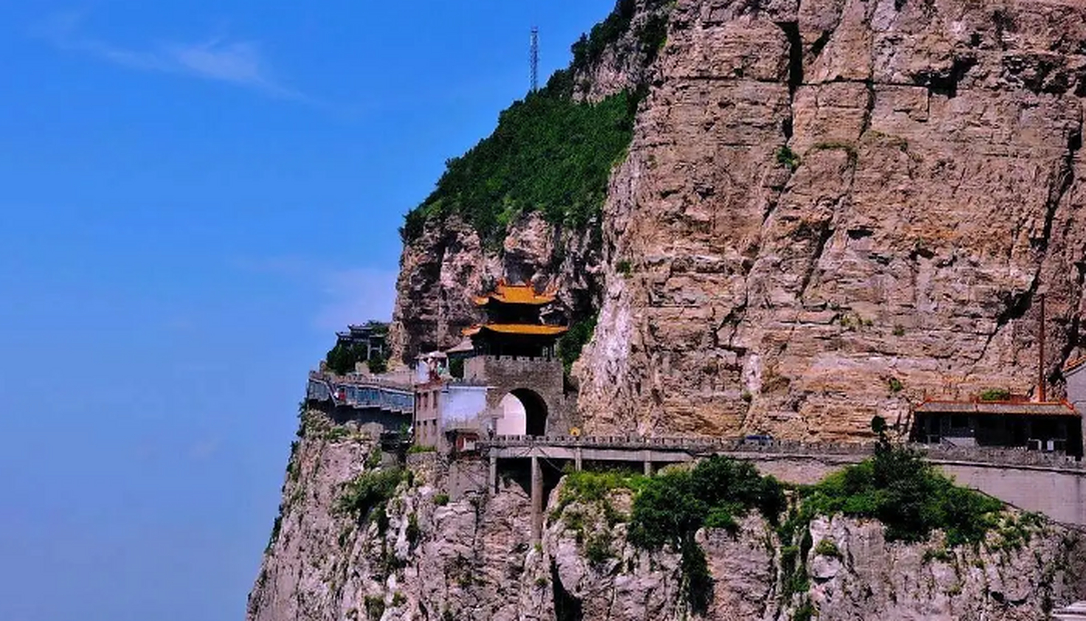 绵山,绵山,位于山西省介休市绵山风景区内,绵山是一座历史名山,早在