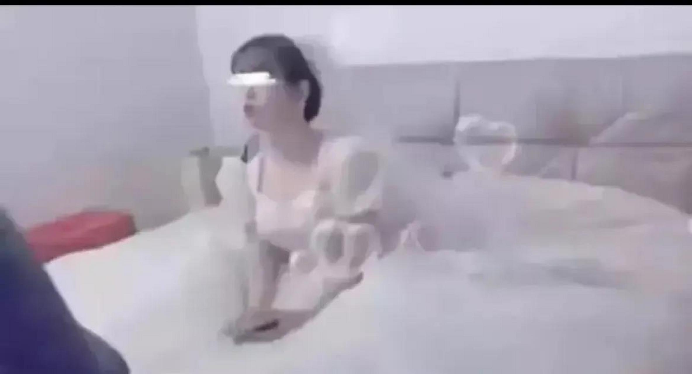 五个月后,林某将这些不堪入目的聊天记录和不雅视频公布在网络上