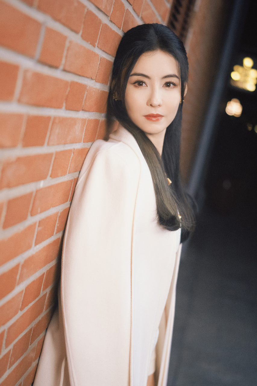 张柏芝白衣温柔神采依旧,美貌不减!#张柏芝