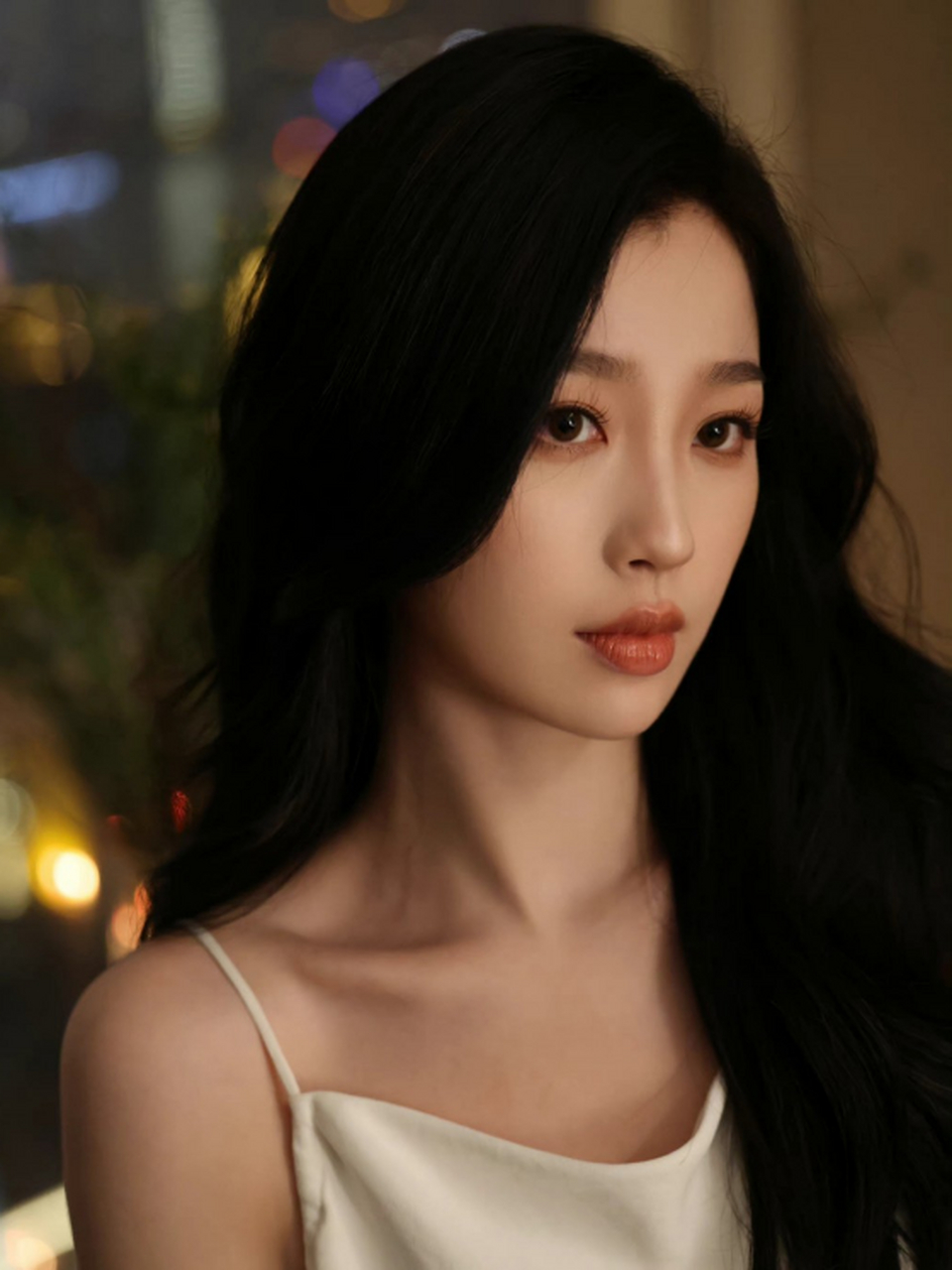 虞书欣白色吊带长裙纯欲风温柔美丽写真#娱乐资讯快车