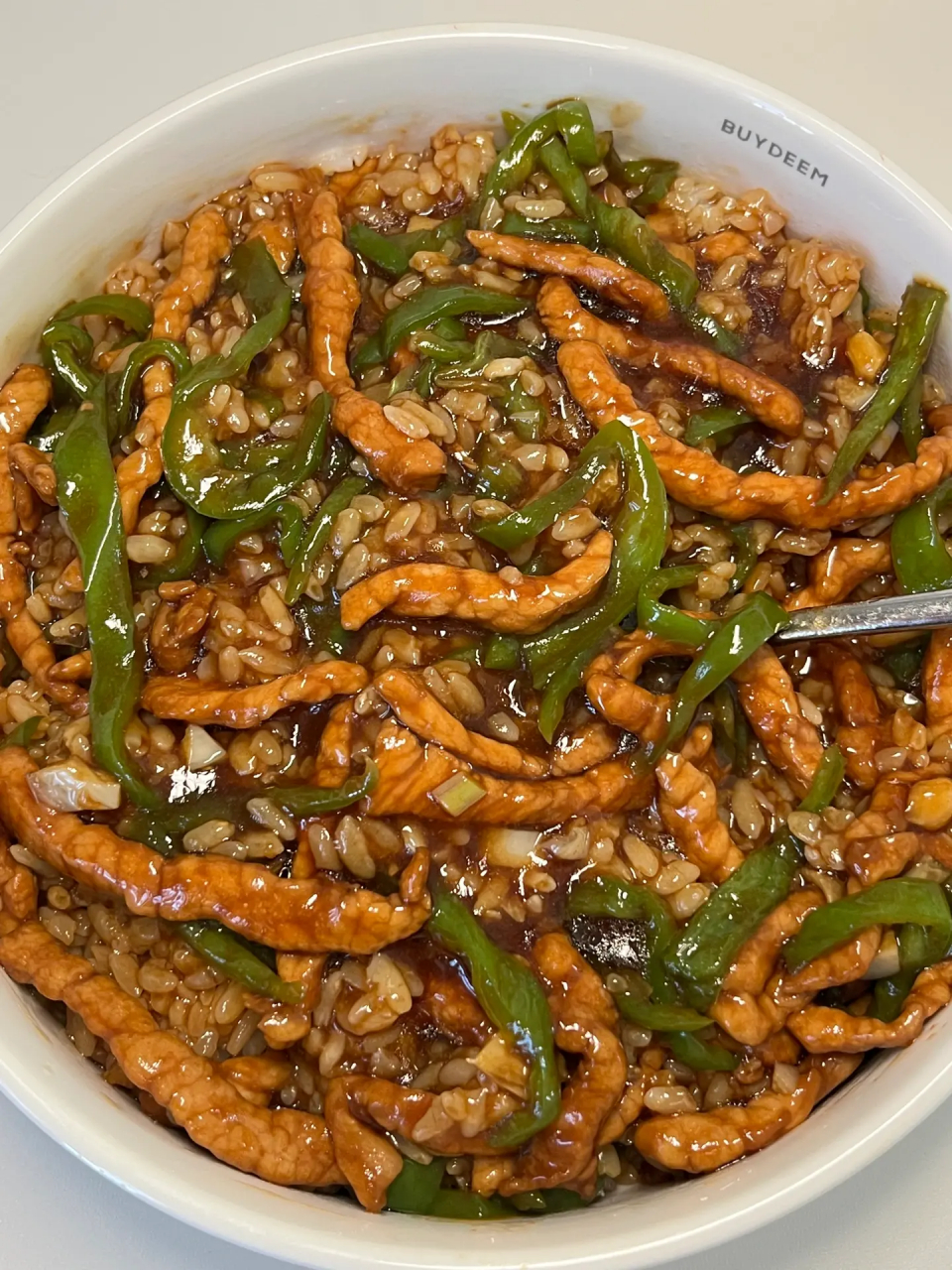 今日分享这道青椒肉丝盖饭!好吃到舔盘子!