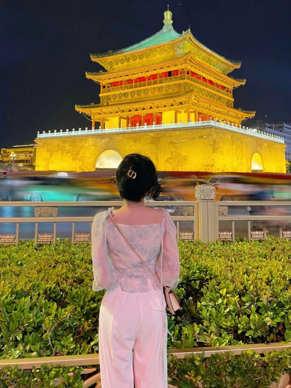 1,西安的美女一点也不比南方的差,穿牛仔裤的美女基本是陕西人┐ 