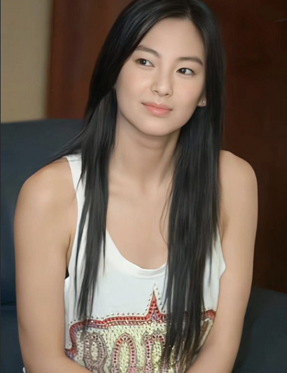 张雨绮的年轻时的照片!看着有点像韩国明星,身材也没有现在好!