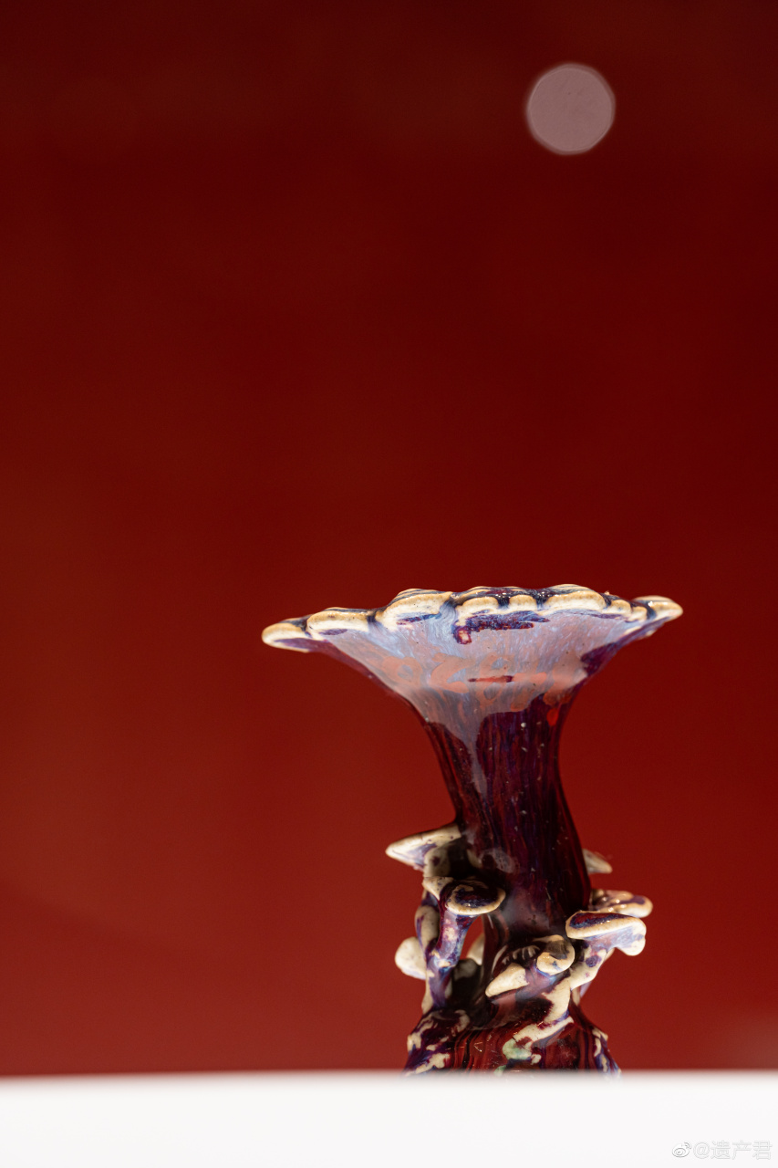 国家博物馆收藏的清雍正窑变釉灵芝纹花插