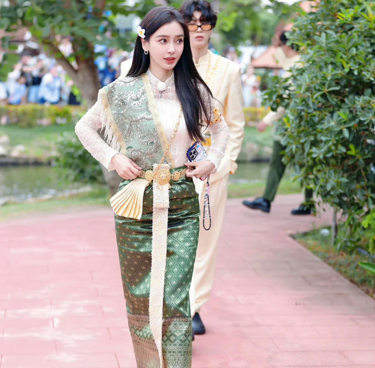 angelababy最新跑男泰国录制,造型美出新高度