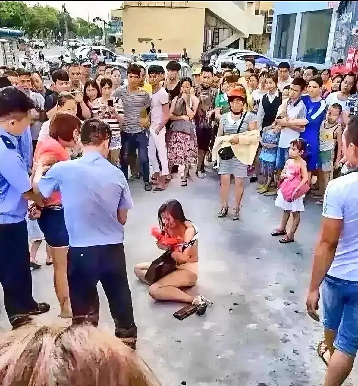 做小三是一种道德败坏,不负责任的行为.