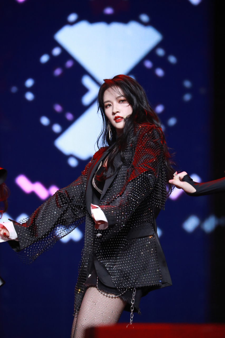 刘些宁舞台的生图