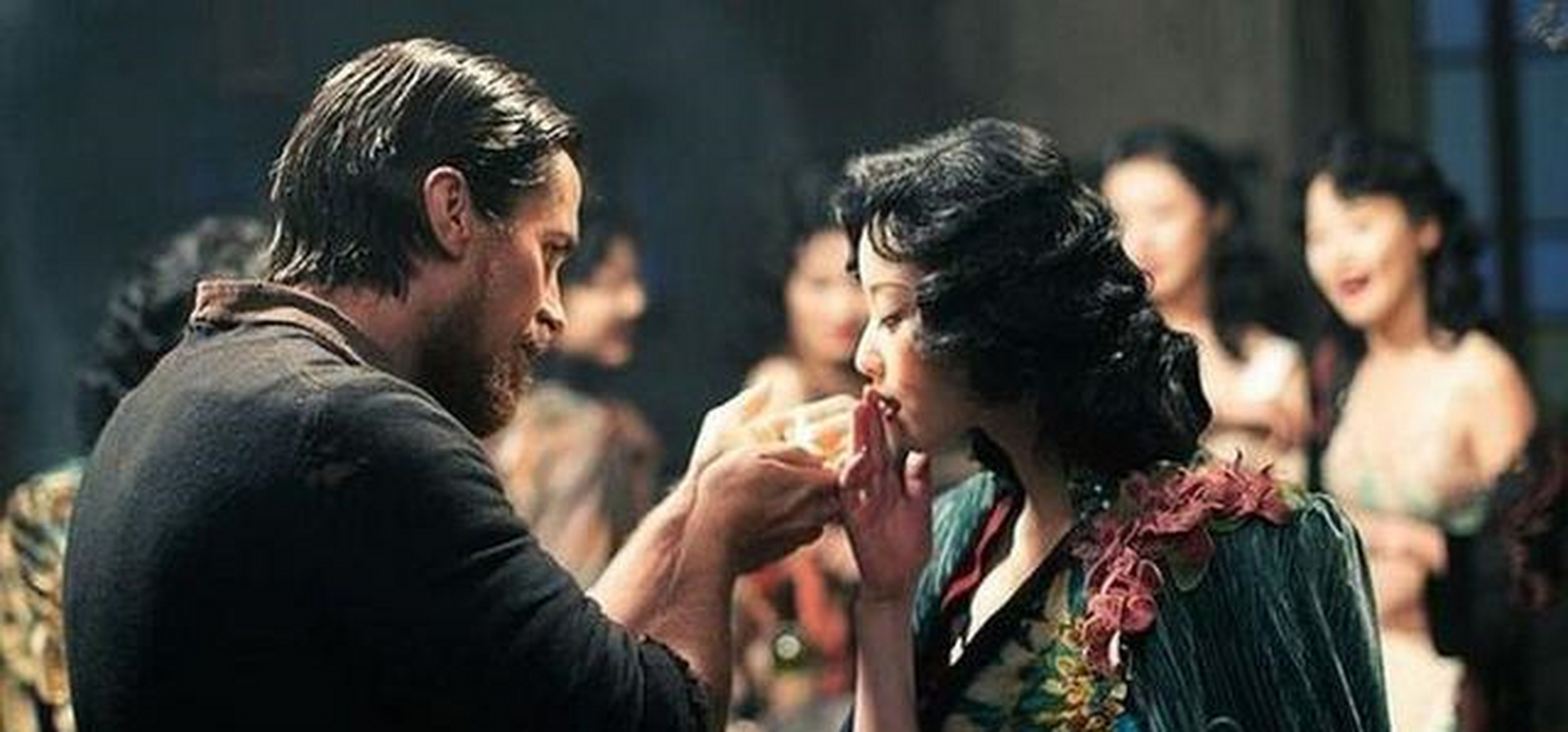 豆蔻的原型李秀英老人是当年南京大屠杀的亲身经历者,在那个年代深受