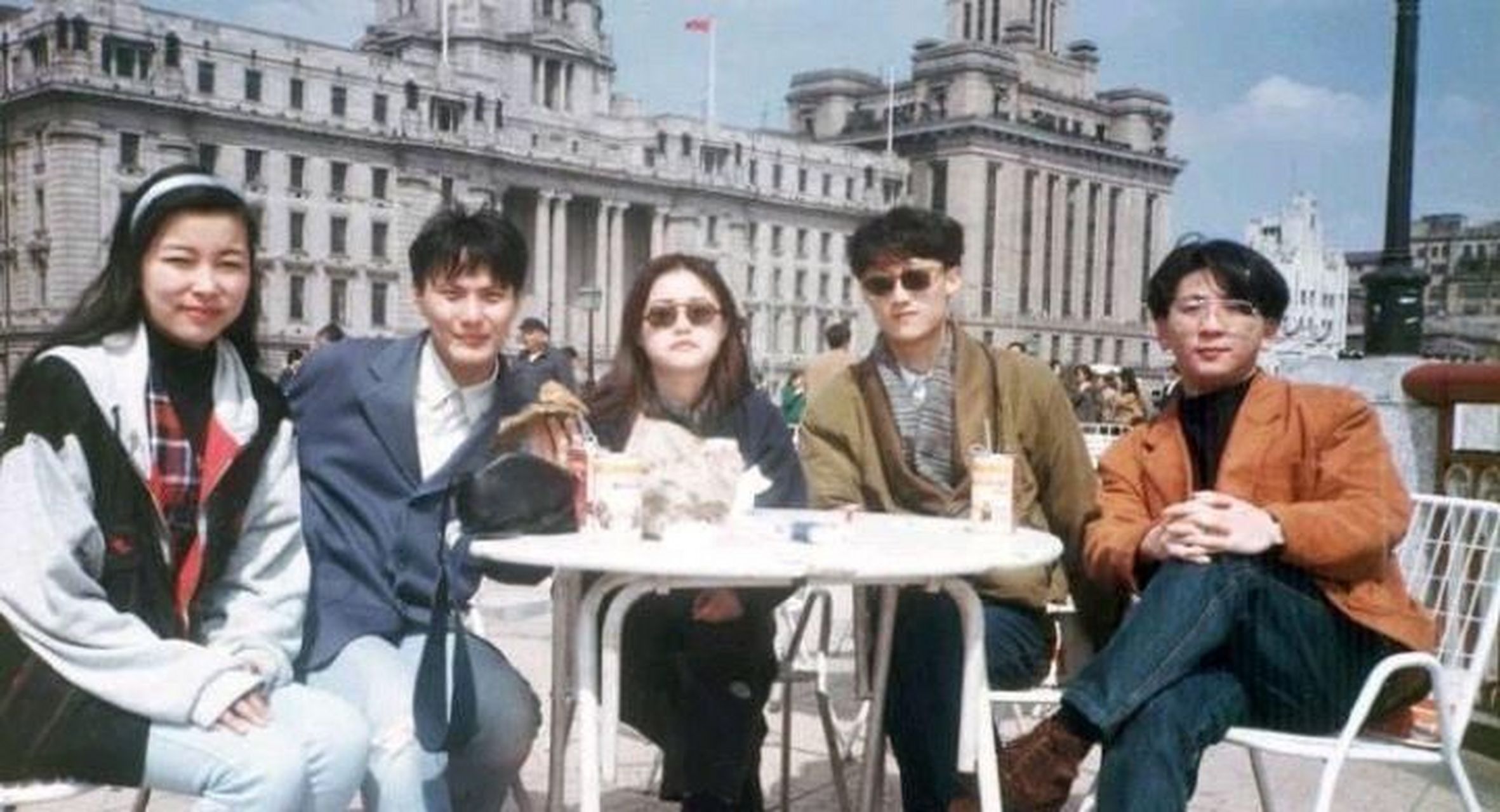 老照片:1993年在上海的张信哲 .