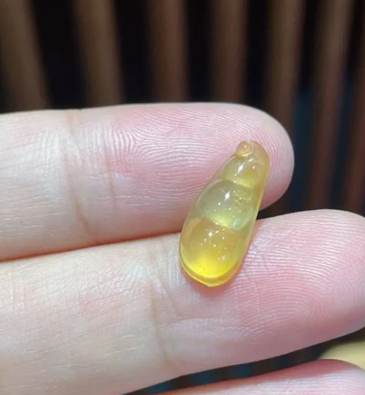 玉缘儿翡翠##点击头像看直播# 翡翠的颜色极为丰富,可谓是千变万弧