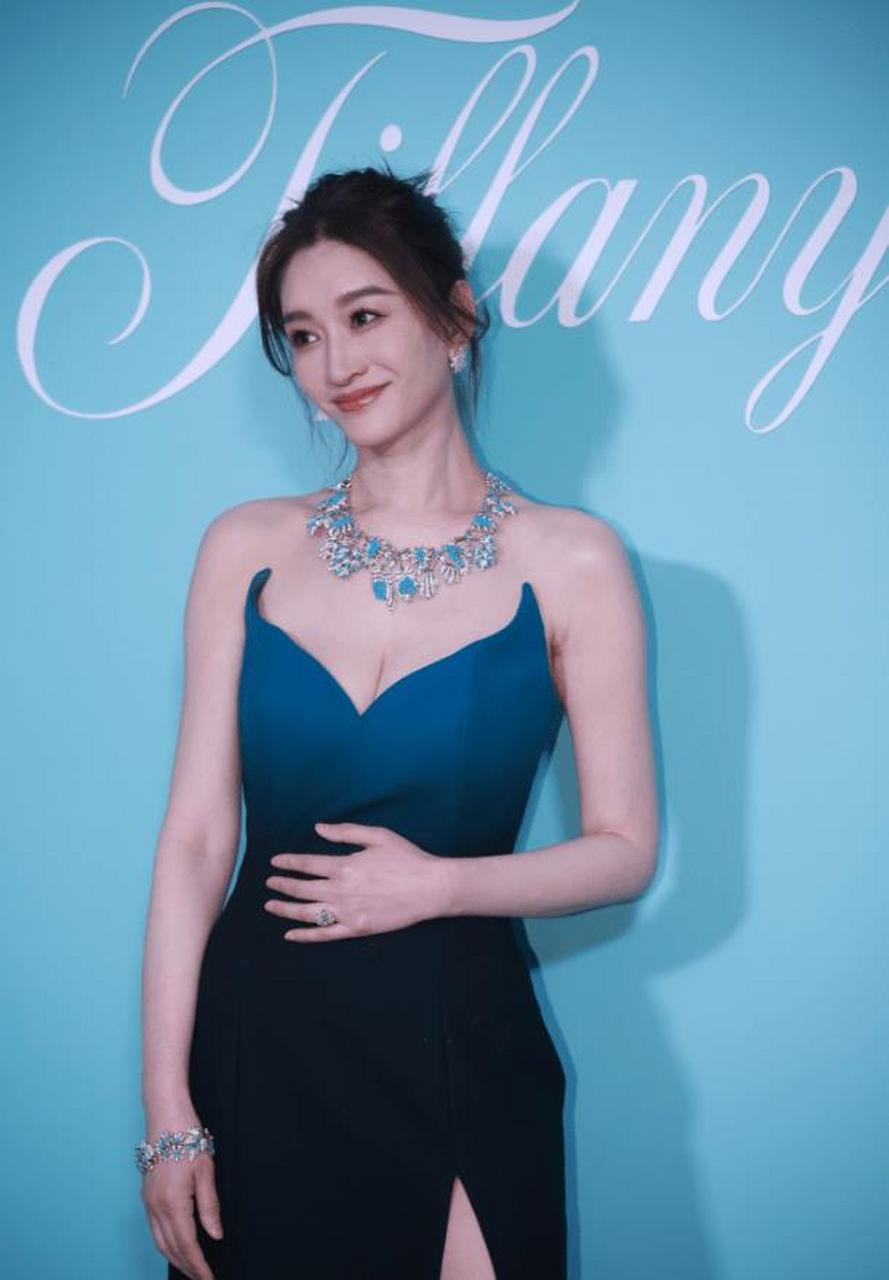 何穗钟楚曦李小冉时尚写真大片,尽显成熟女人魅力!