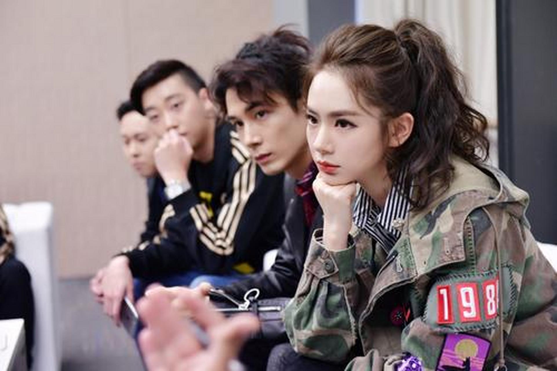 总结起来无非两点:  1,首先就是因为戚薇嫁到了韩国,并且男方李承铉