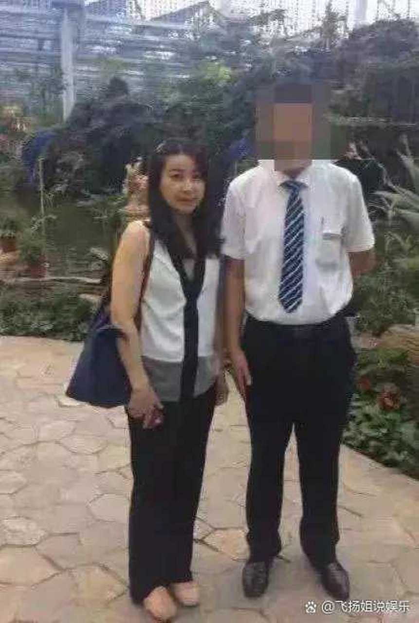 郭晶晶回娘家时的一组照片曝光,让人感受到了她的真实和朴素.