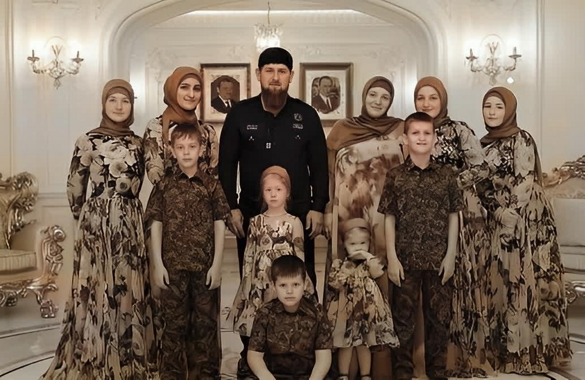 俄罗斯的小卡德罗夫,这个硬汉有两个老婆!