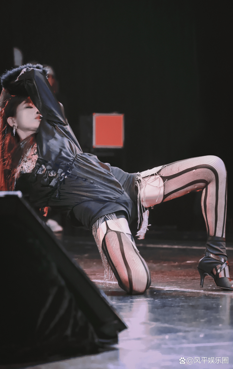 徐梦洁黑丝跳舞,好看是好看,但能不能换一款丝袜