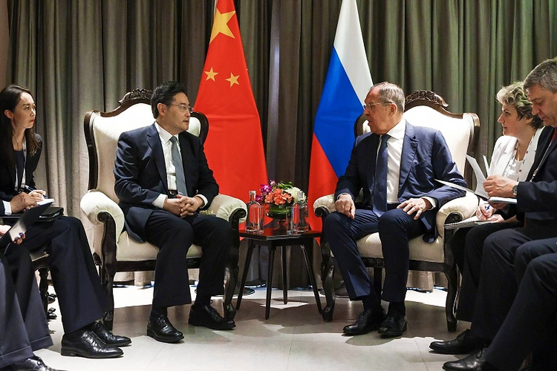 中俄外长闭门会晤  中国外交部长秦刚与俄外交部长 sergei lavrov