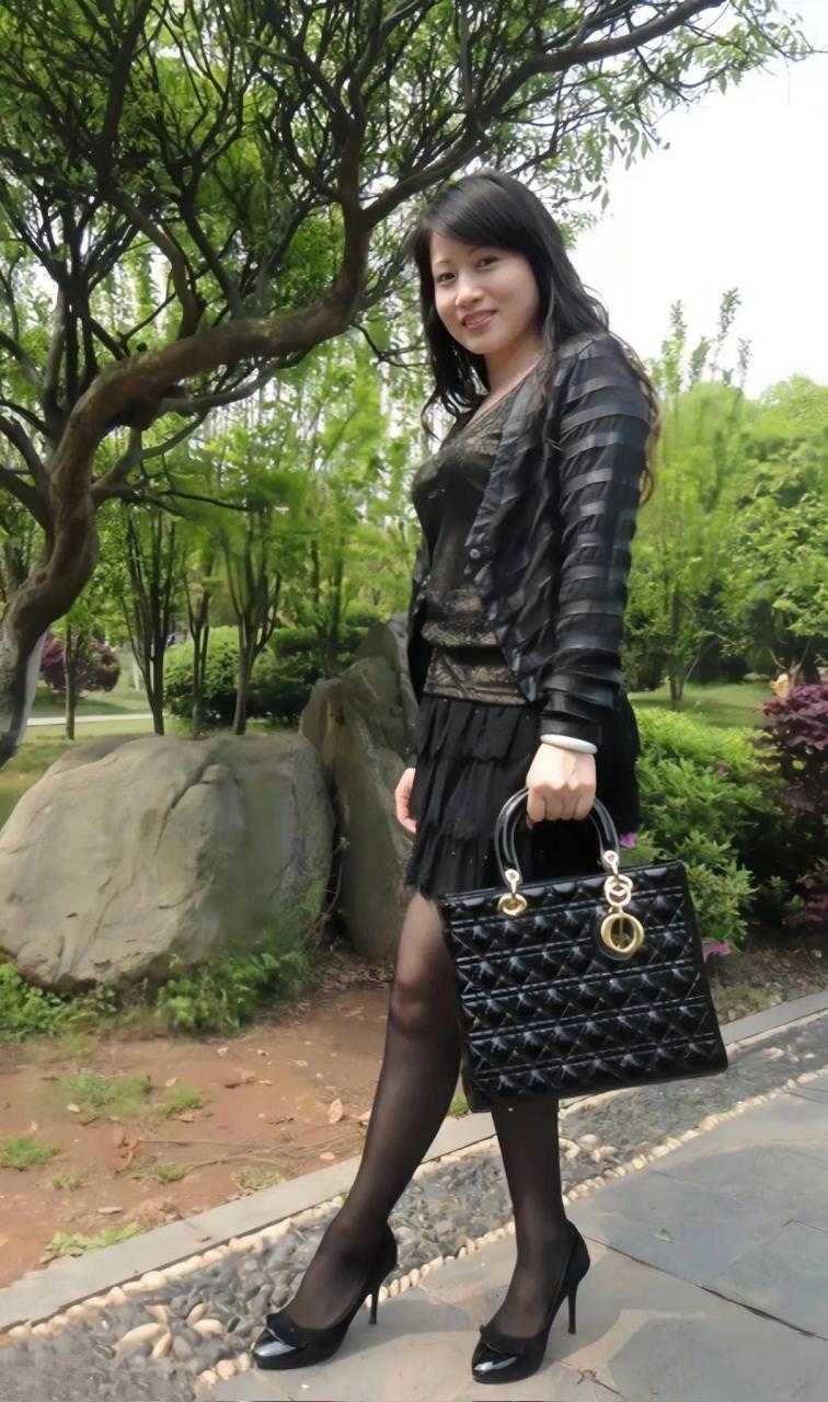 贵在真实阿姨 很久以前的老照片,没有腿部拉长,没有美颜,没有滤镜