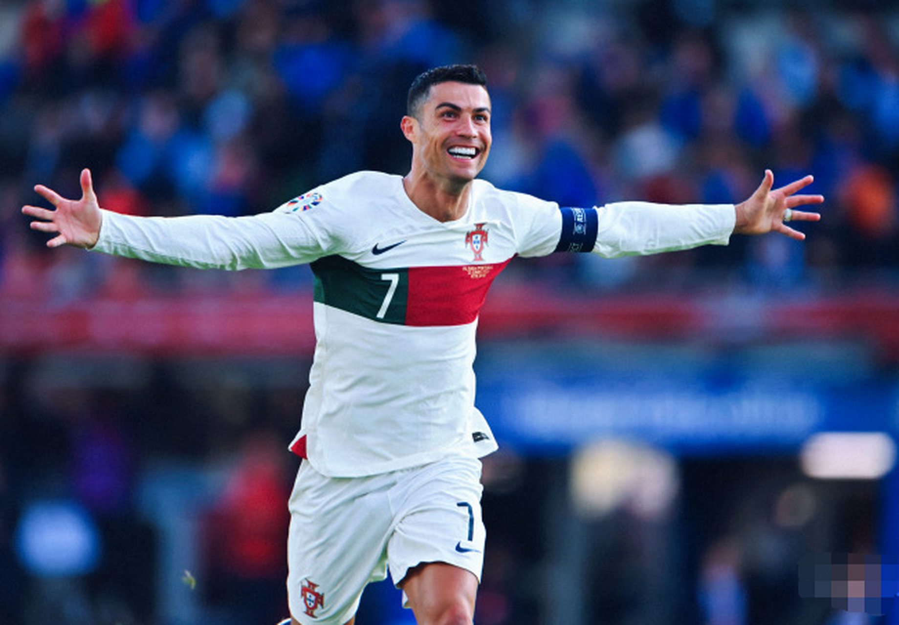 c罗第200场国家队里程碑贡献绝杀# 葡萄牙足球巨星克·罗纳尔多(c ))