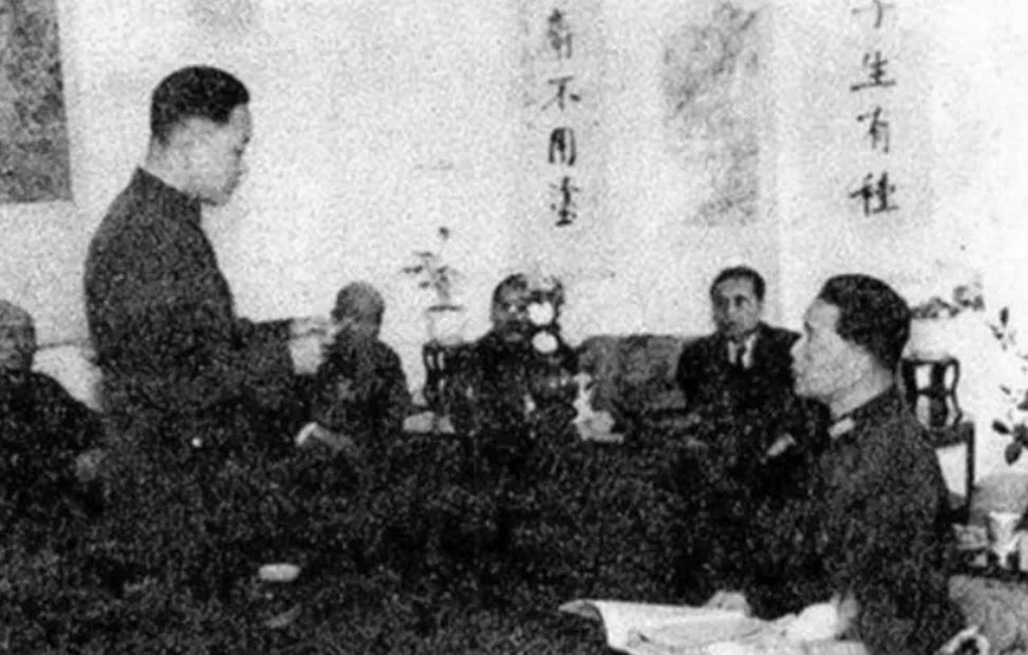 李士群的老婆叶吉卿为了救李士群,她四处托关系请人救李士群,可她一个