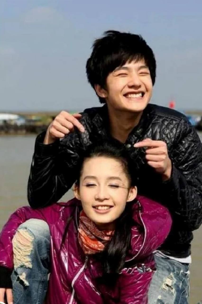 李沁与初恋男友亲密照曝光#  李沁的感情生活一直交白卷,绯闻一仙少