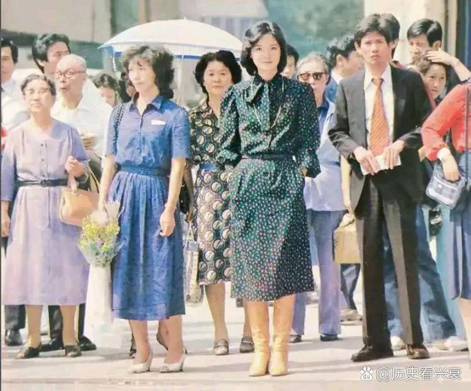 70年代女性裙子图片