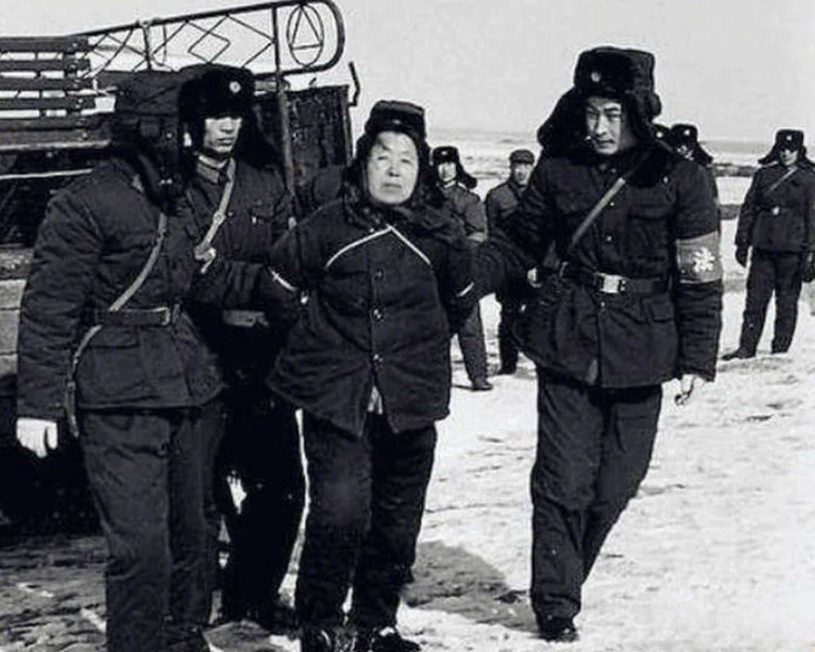 王守信,原是黑龙江省宾县燃料公司党支部书记兼经理