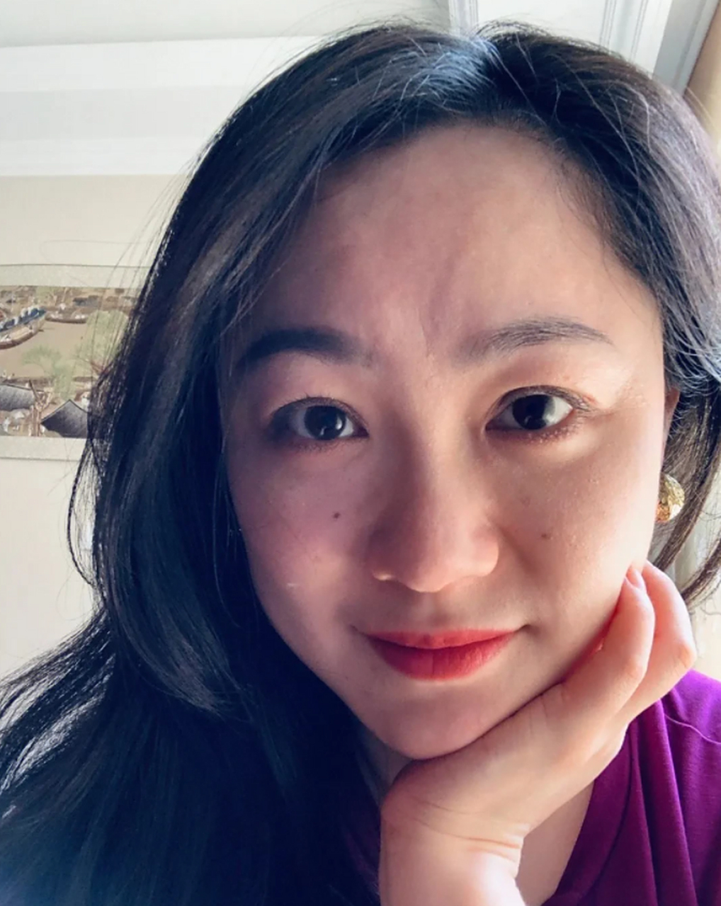 我叫柳馨,今年43岁,已经在家里当了三年的陪读妈妈,我和丈夫就只有