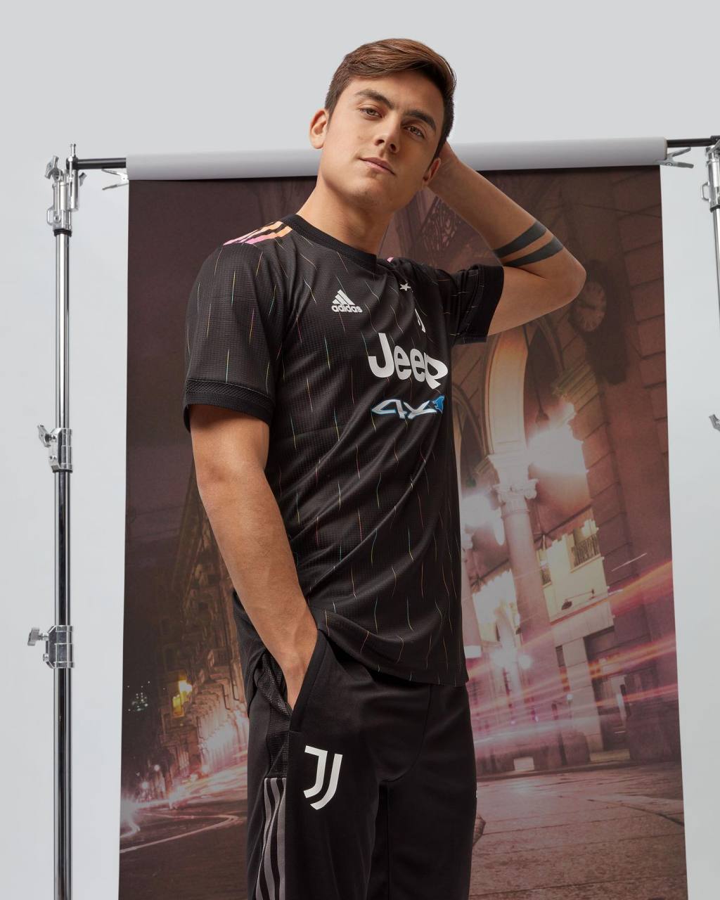 保罗·迪巴拉出生于1993年,身高1.