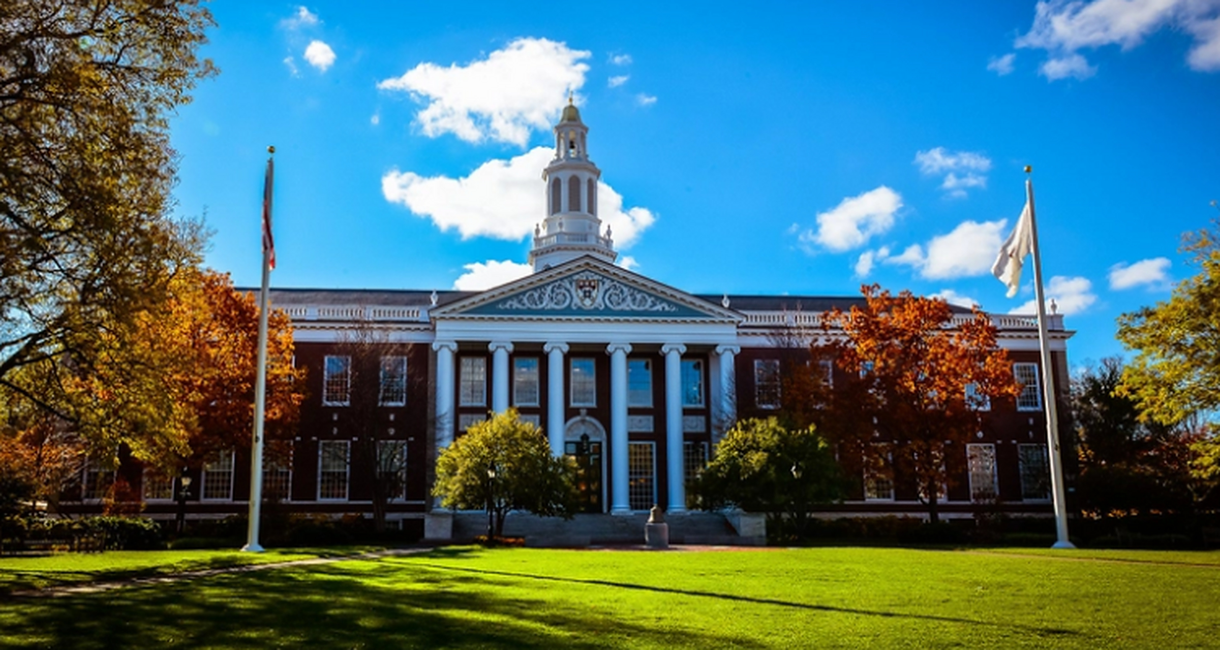 世界上最豪华的大学 哈佛大学 哈佛大学位于美国马萨诸塞州的剑桥市