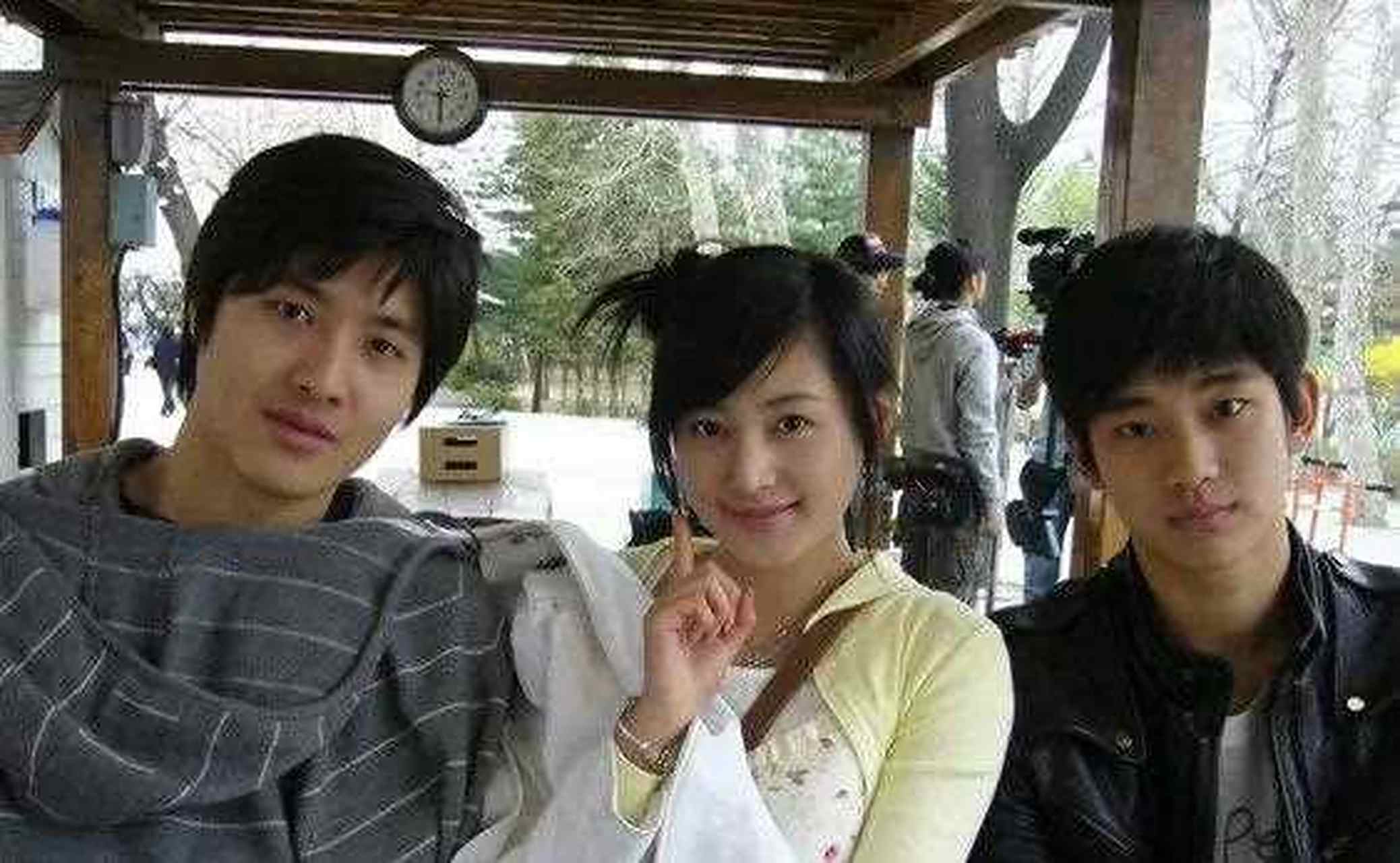 张天爱曾在年和金秀贤一起拍摄微电影,当时她还有点婴儿肥,两人都很