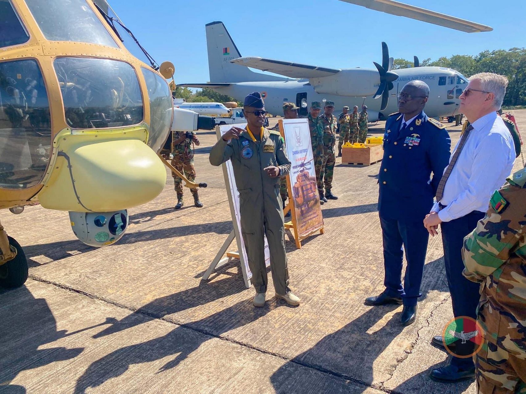 赞比亚空军的c-27j,mi-171直升机和elbit hermes 450无人机向联合国