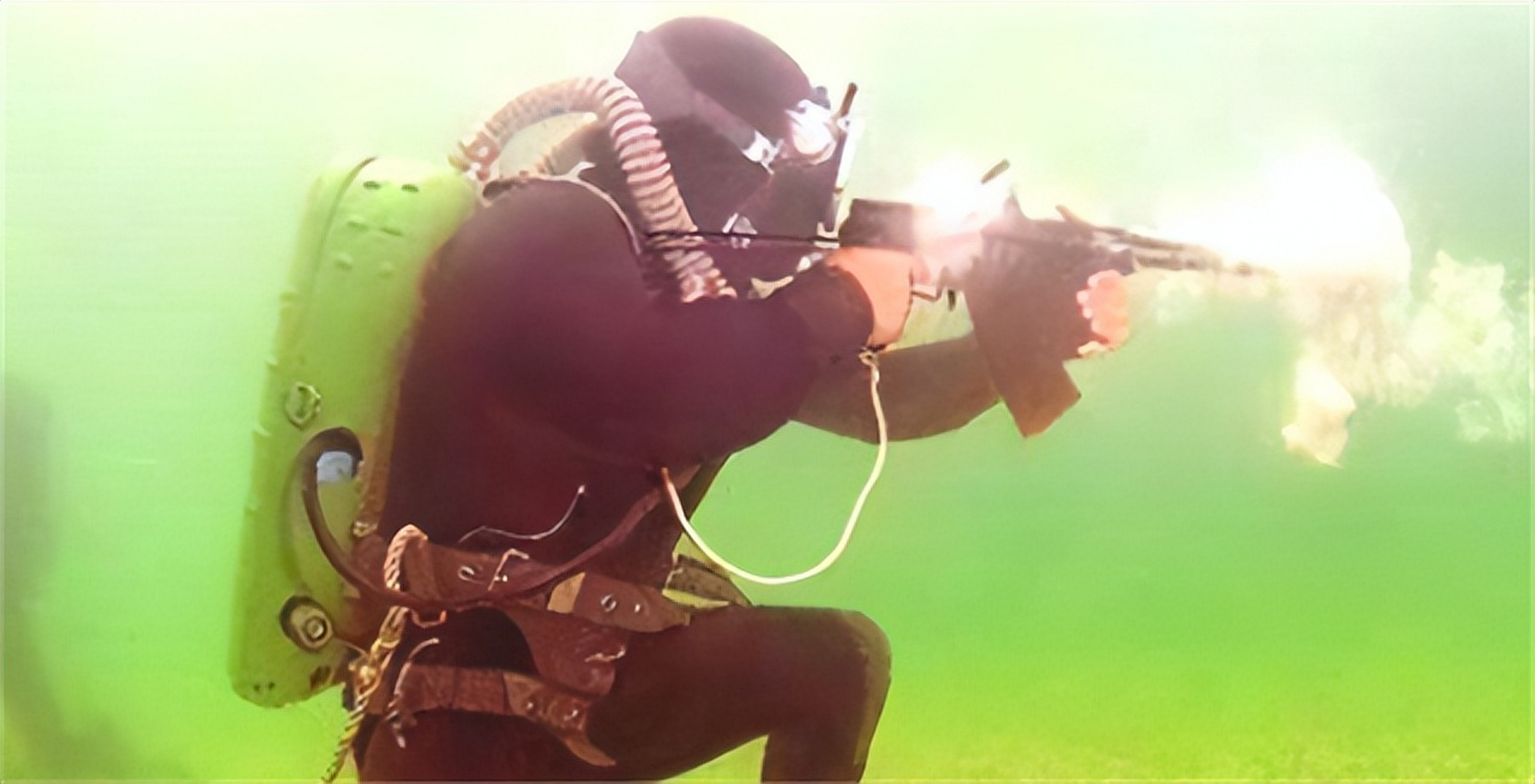 1971年,一队正在执行任务的越南蛙人特种部队,奉命潜入水下接近美国