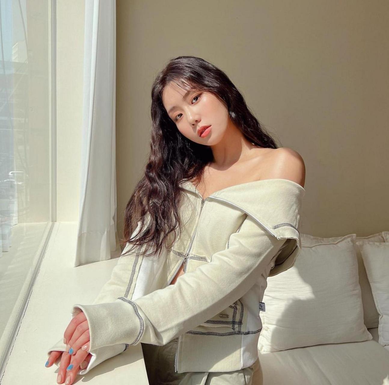 韩国美女模特宝蓝美腻ins照片,青春靓丽,清新可人