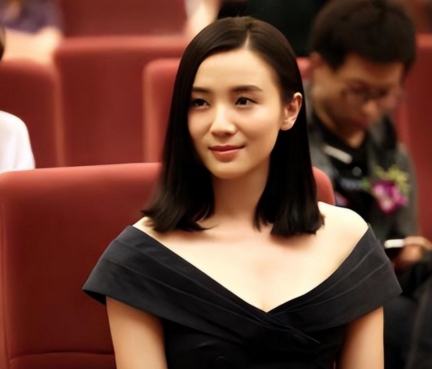 07年,小宋佳和张黎同出公寓的照片曝光,小宋佳对于这段"地下恋情"回应