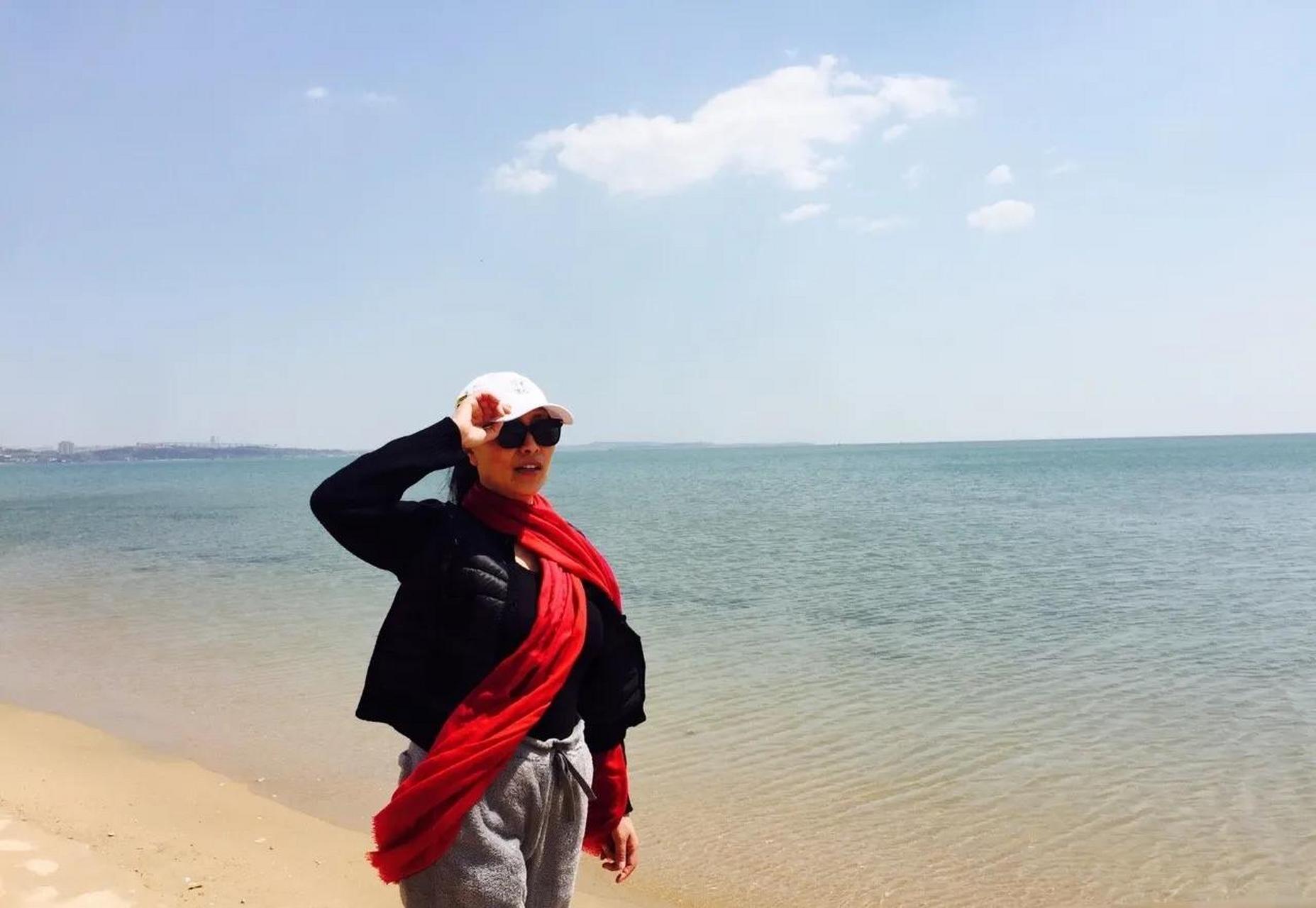 岳红1962年生,实力好演员,自然美,不做作,很真实.