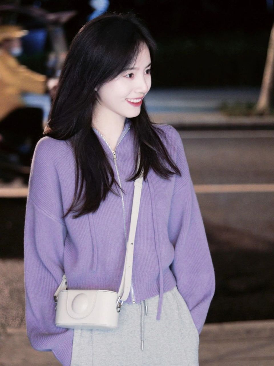 保暖又好看的羽绒服,想做你的冬日女友 又是被灰紫色支配的一天  今年