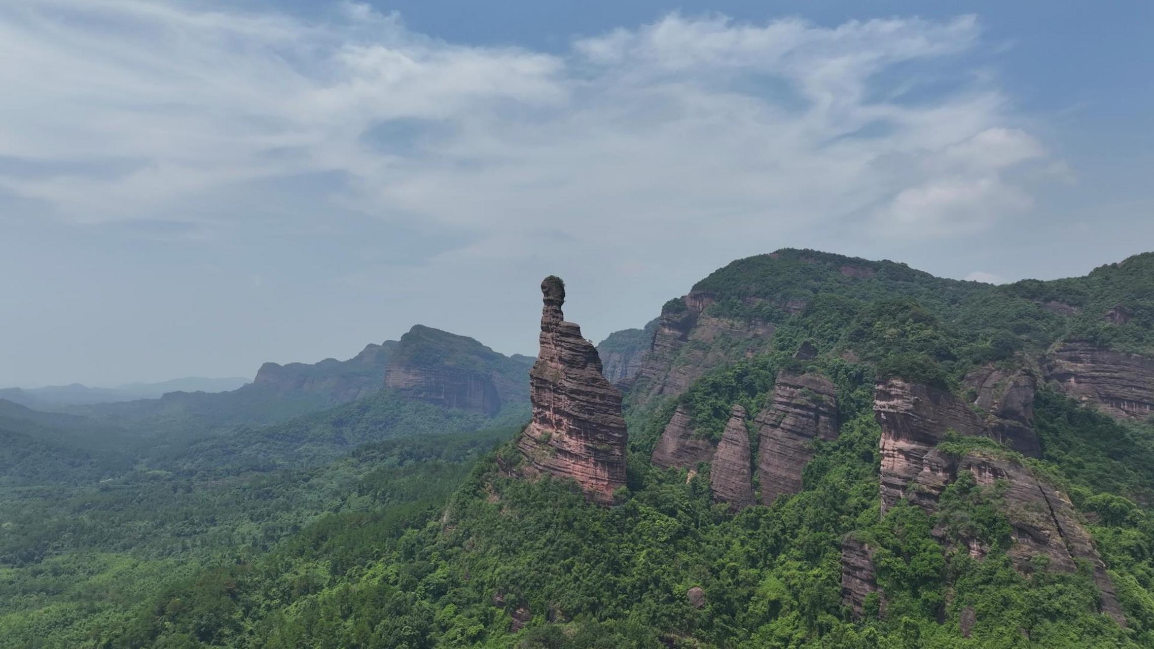 韶关观音山位于广东省韶关市翁源县,是一座以观音文化为主题的山岳