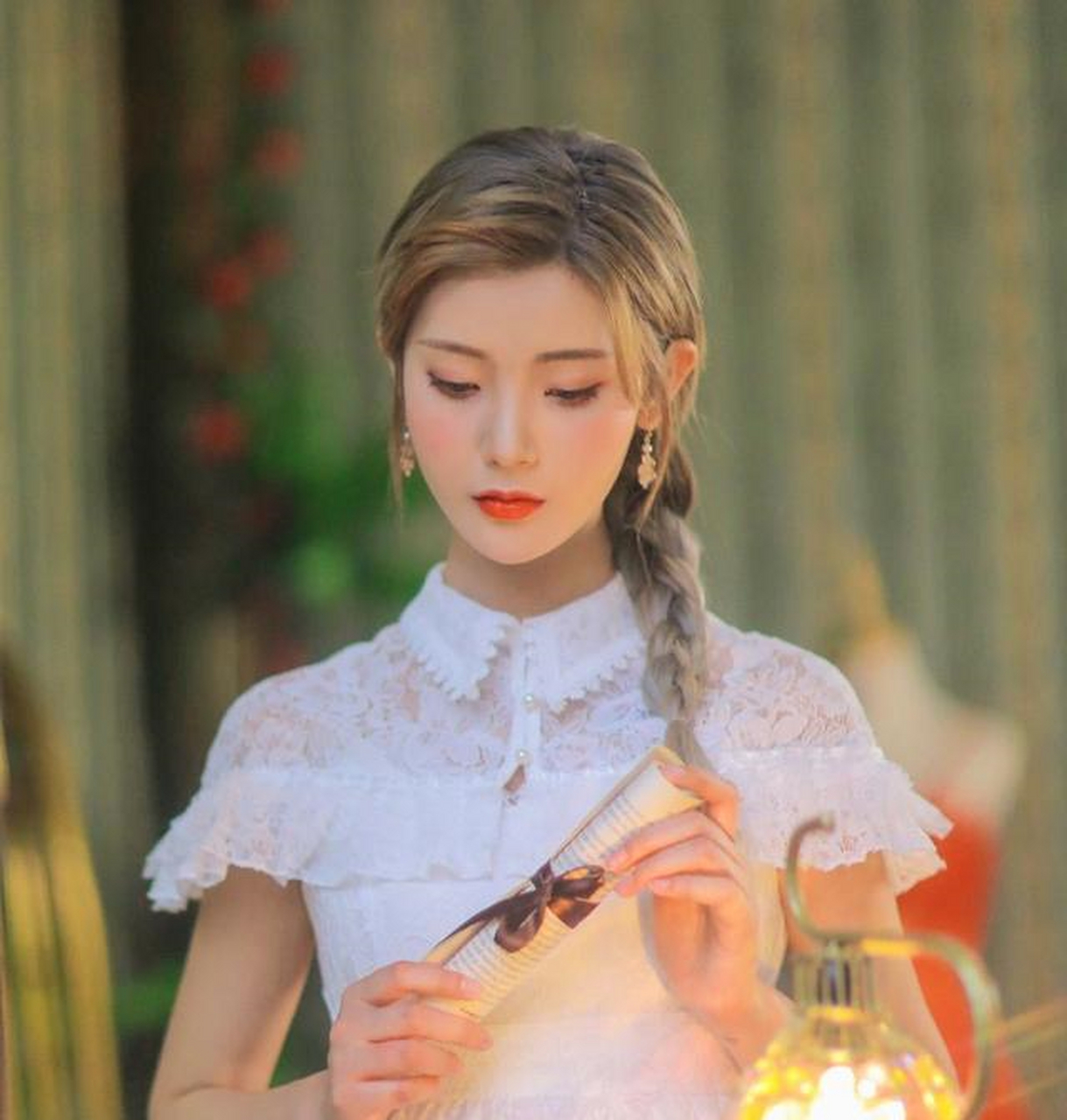 99年女艺人王星辰绝美写真,宛若公主一般优雅[樱花]