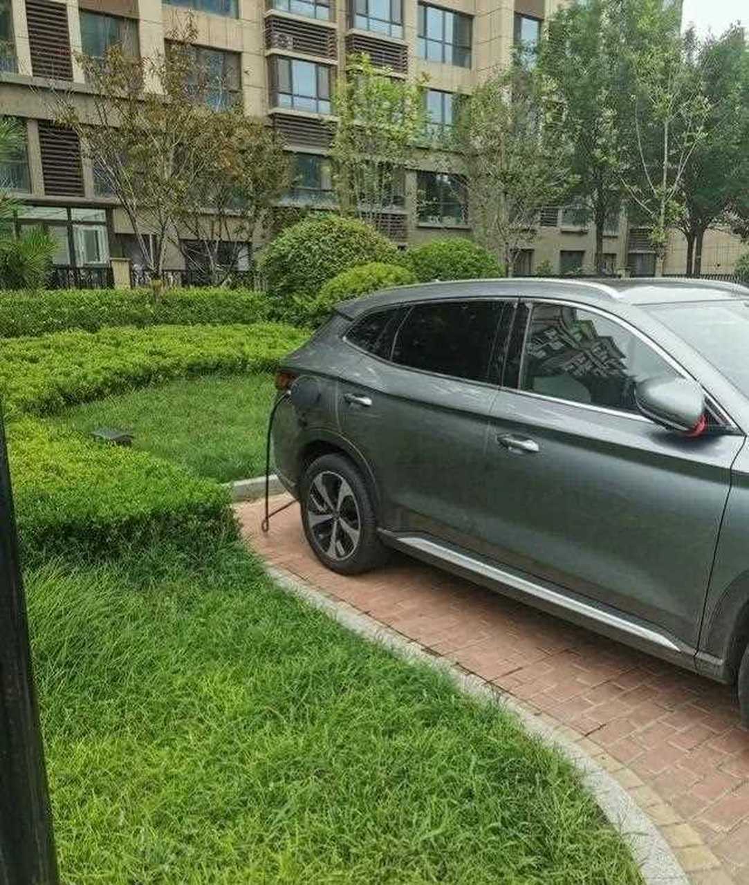 车无完车,细数下宋plus dmi的一些缺点:  本人买的宋plus dmi 2驱顶配