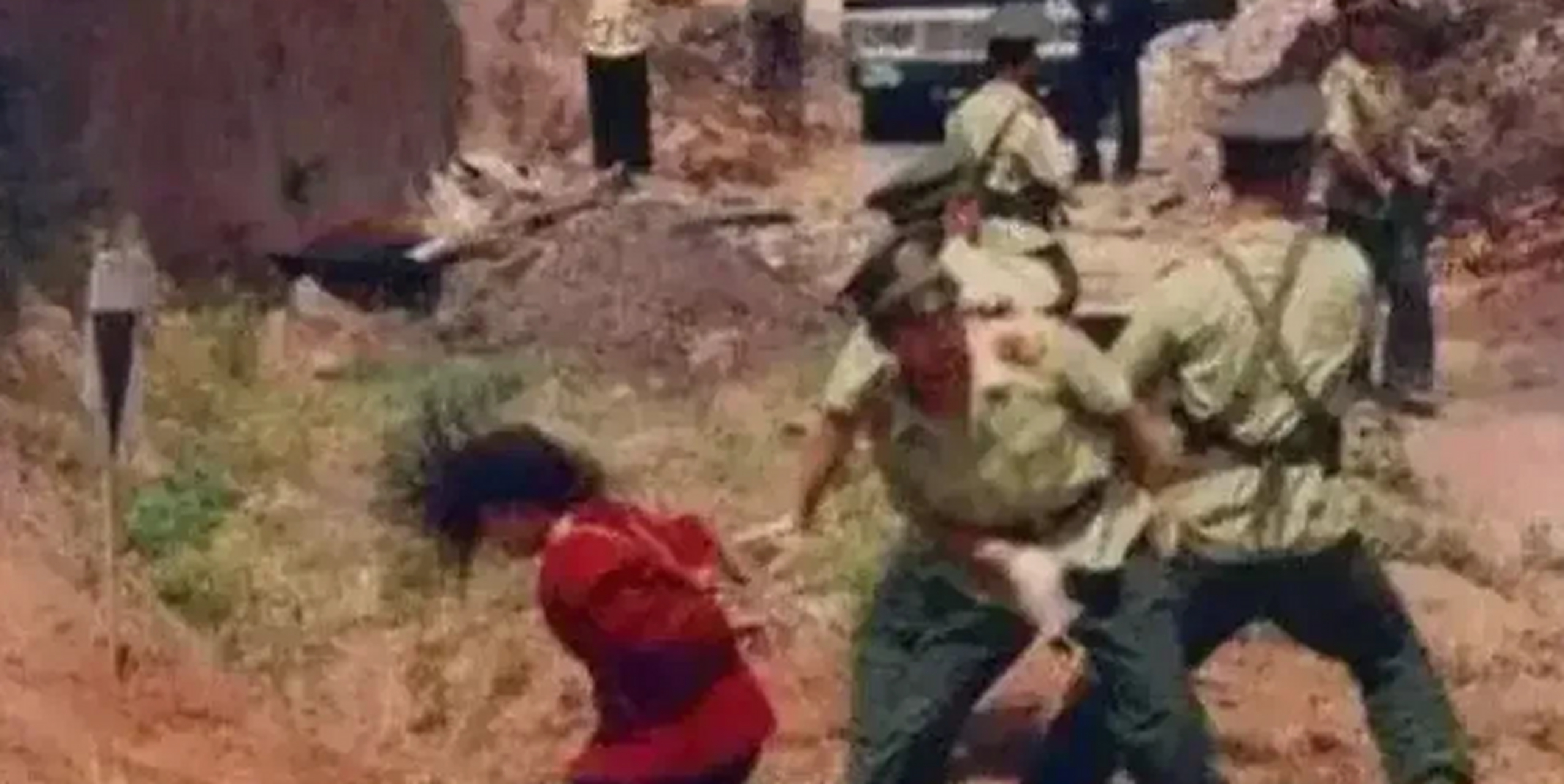 1994年,长沙,郊区山里的刑场上,一名女死犯被五花大绑跪在地上,当时她