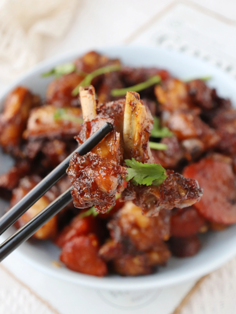 入秋了,来道红烧羊排吧,做法简单,软烂入味.