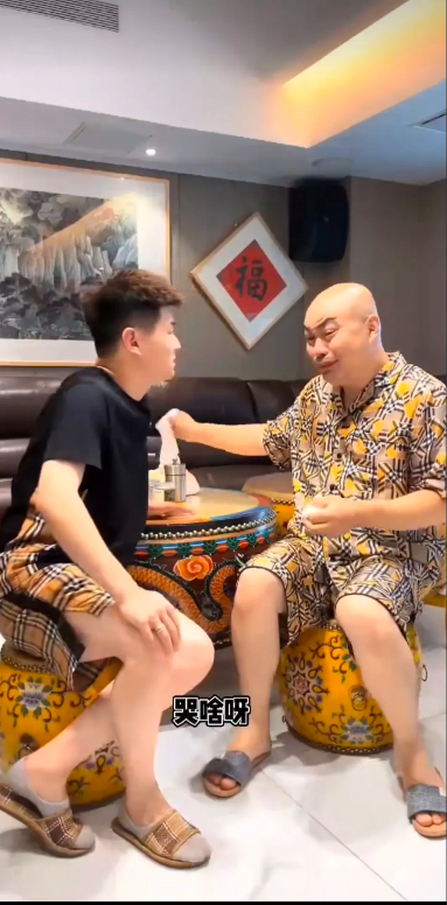 8月2日,程野遇到前女友了,就在楼下,女友见了他说:"回收冰箱彩电收