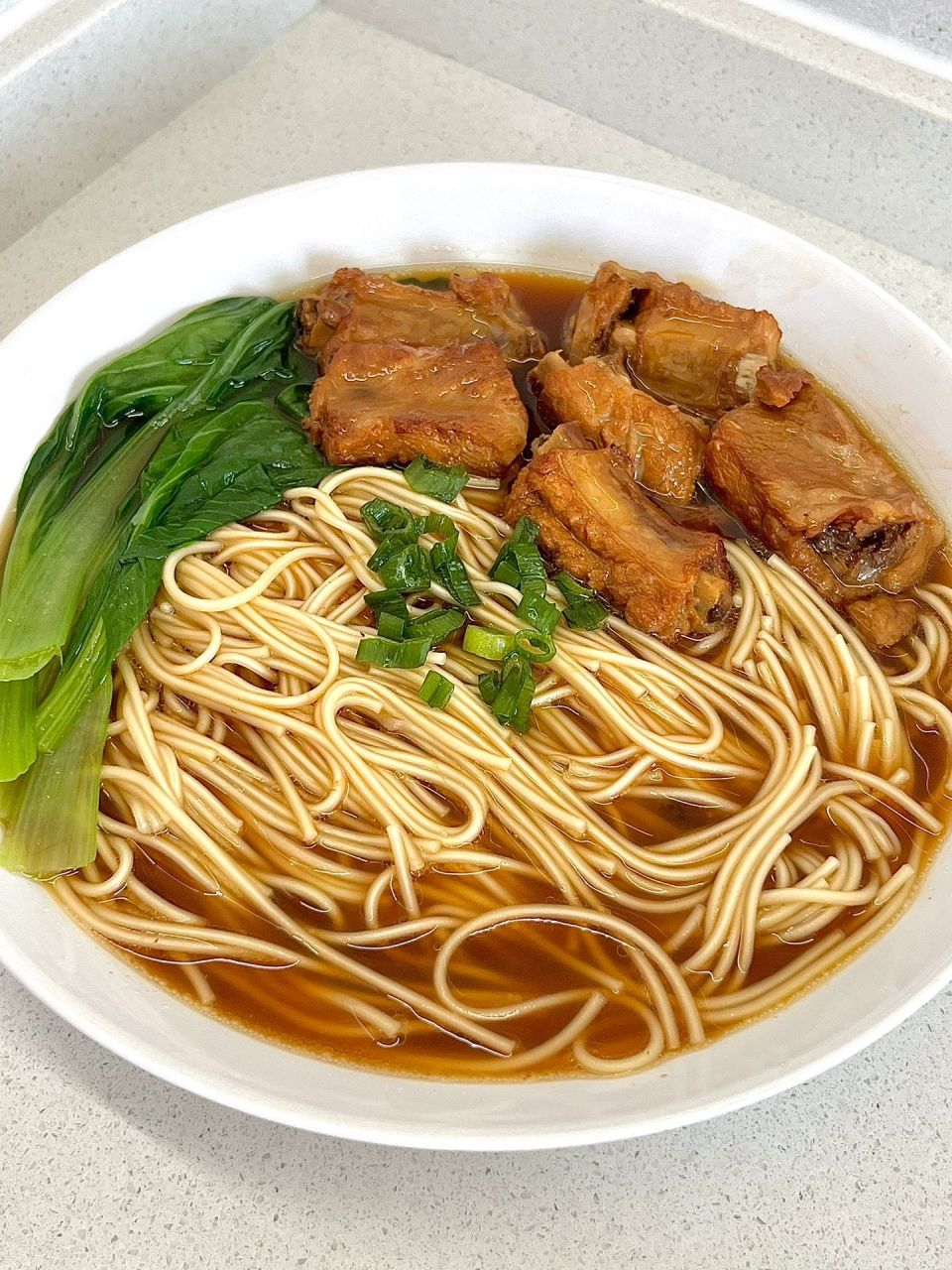 汤都喝光的红烧排骨面太香了!