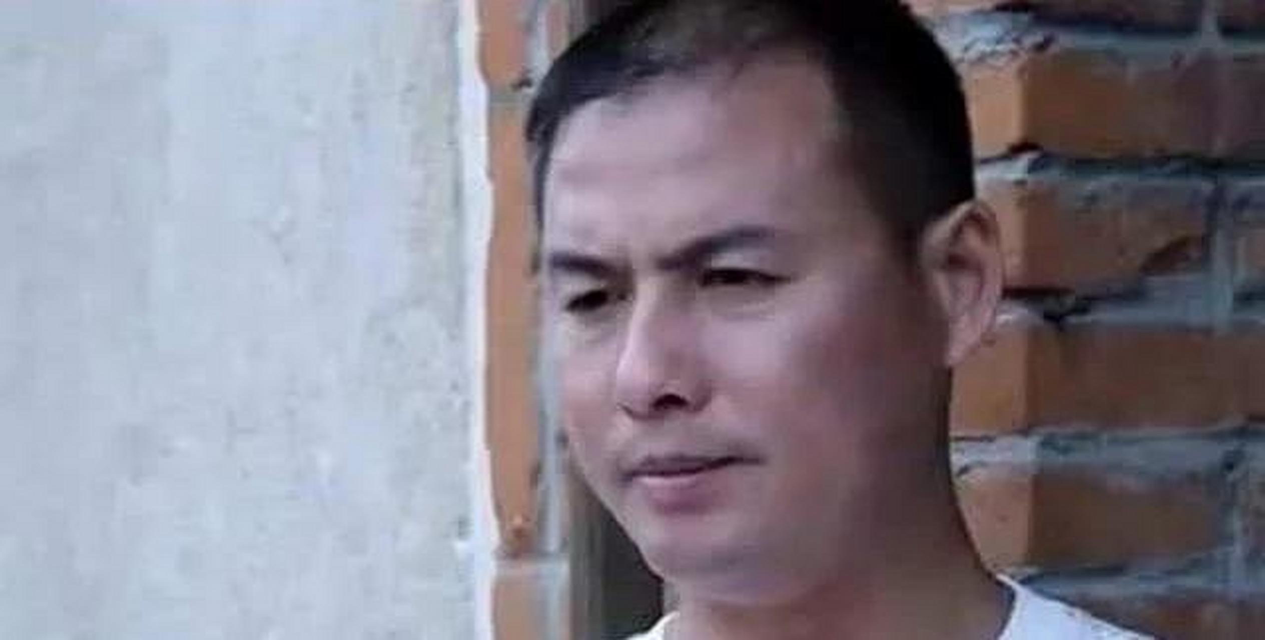 亿万富翁秦军乔装成乞丐回到了久别的家乡,本以为多年未见,大家会热情