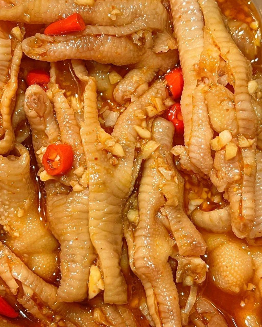 给你们尝试过了,这个做法的蒜香无骨鸡爪 真的可以拿去开店的那种!